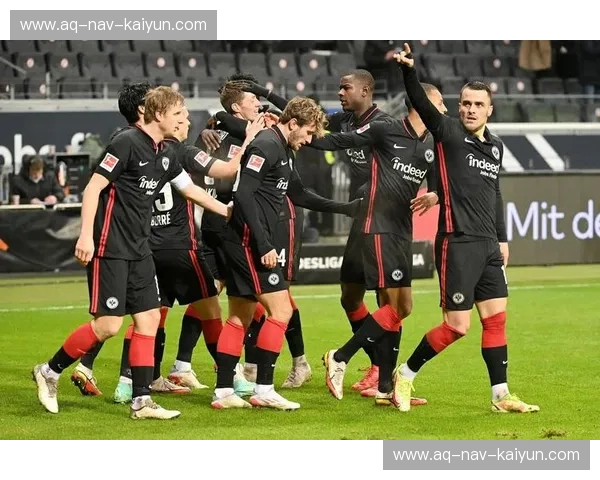 雄鹰啸长空，南大王决战美因河畔：法兰克福对阵拜仁，谁是真正的德甲王者？